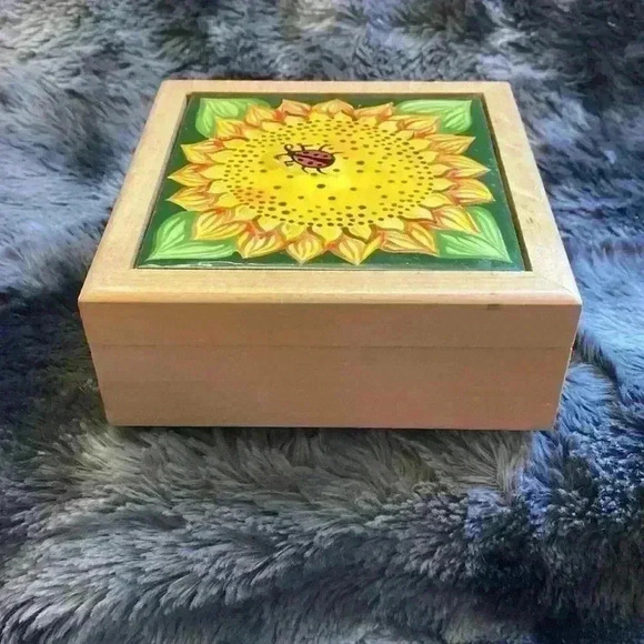 Sunflower trinket box with hand  painted tile top - Picture 5 of 16